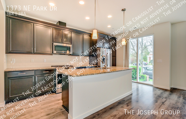 1373 NE PARK DR