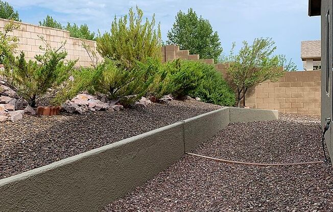 3 beds, 2 baths, $2,525