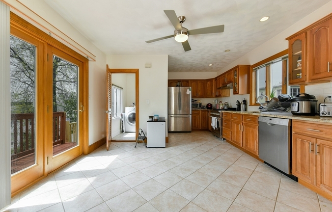 33 FARRAGUT AVE