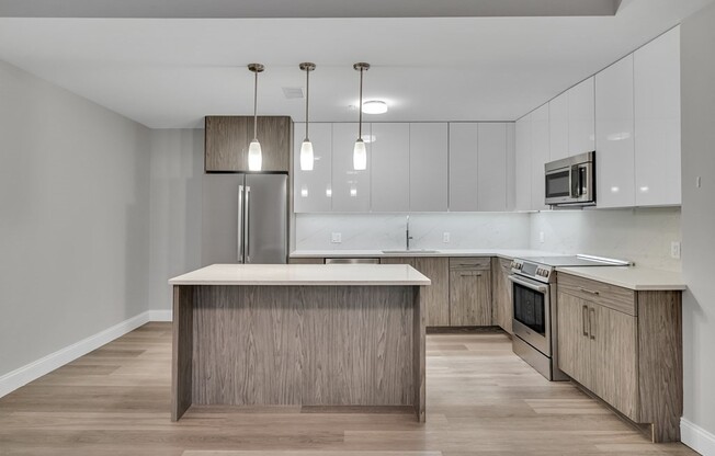 2 beds, 2.5 baths, 1,643 sqft, $4,905, Unit 305