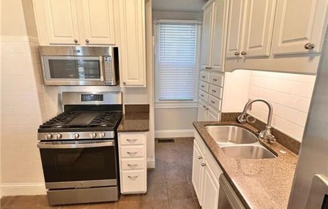 2 beds, 1 bath, $1,575, Unit Unit A