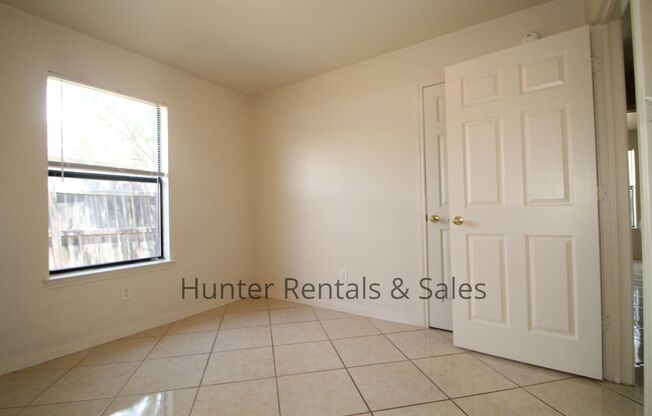 3 beds, 2 baths, $1,175, Unit Unit A