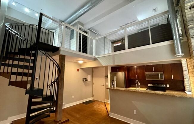 Gorgeous 2 bed/1.5 bath in the Heart of Downtown GR ***AVAILABLE NOW**