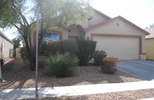 4 BEDEEM 2 BATH HOME IN RITA RANCH AVAILABLE JULY 2025