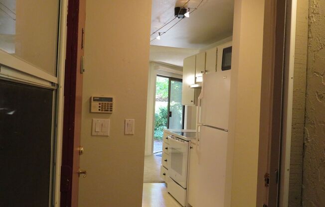 Totem Lake Cute 1bed/1bath ground floor Condo! $1695.00