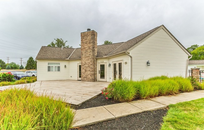 4551_Durrow_Dr_Columbus_OH_43228_USA-Exterior-0Z7A2037