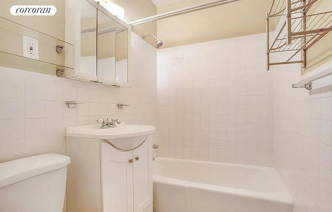 1 bed, 1 bath, $2,850, Unit E