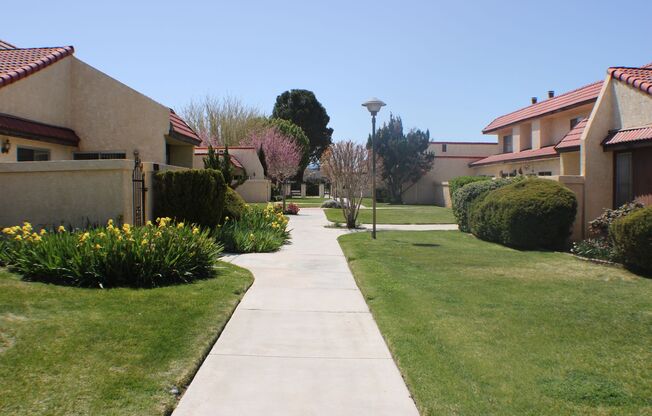 Charming 2-Bedroom Home in Gated Community – Prime Location!