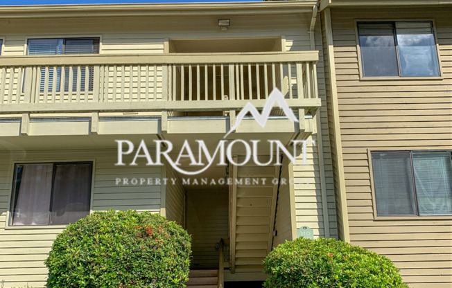 Top-Floor Corner Condo Near PSNS with Pool & Amenities