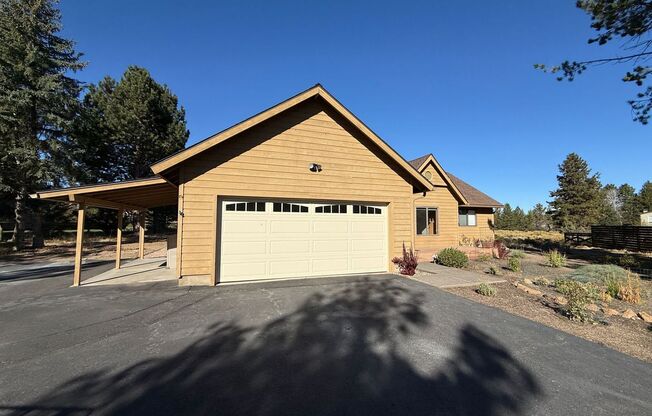 County Setting in NW Bend - 3 Bedroom / 2 Bathroom