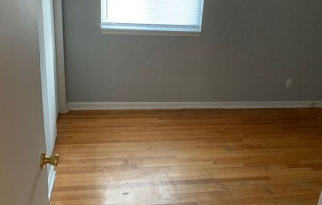 2 beds, 1 bath, 800 sqft, $1,200