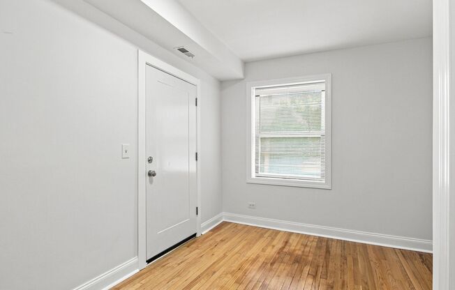 2 beds, 1 bath, $2,070, Unit 3731E-2N