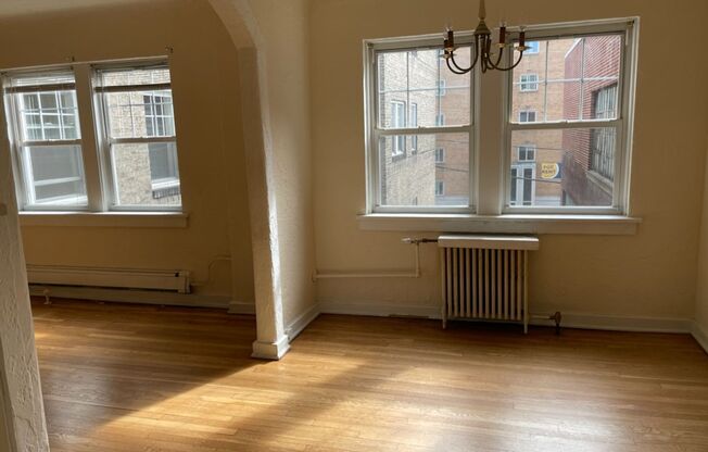 1 bed, 1 bath, 708 sqft, $1,340, Unit King Edward Annex 36