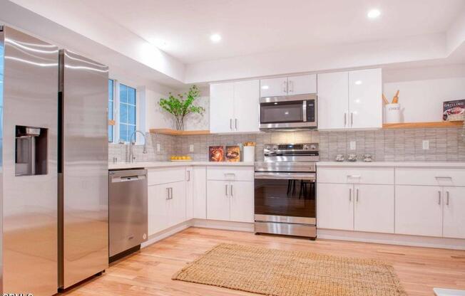 2333 1/2 LANGDALE AVE