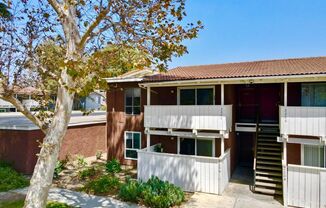Peppertree Ventura Upper level 2+2 Highly Upgraded Condo w/ garage $2850