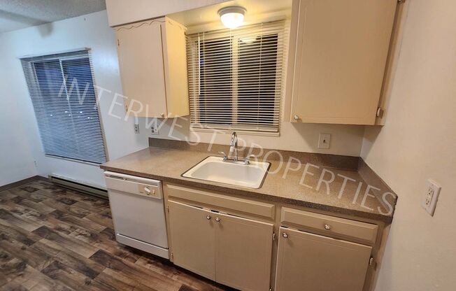 2 beds, 1 bath, 864 sqft, $1,450, Unit 020