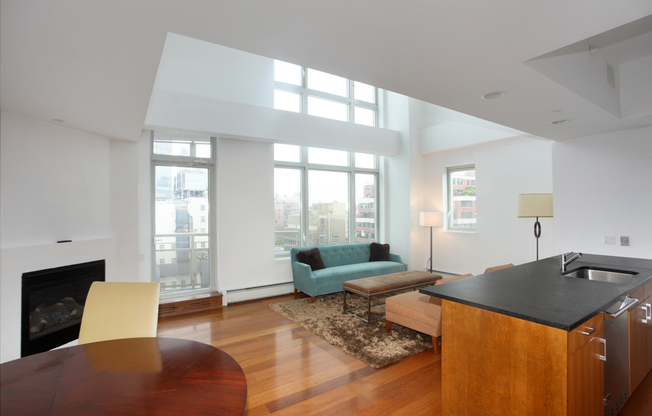 3 beds, 3 baths, $11,995, Unit 15C