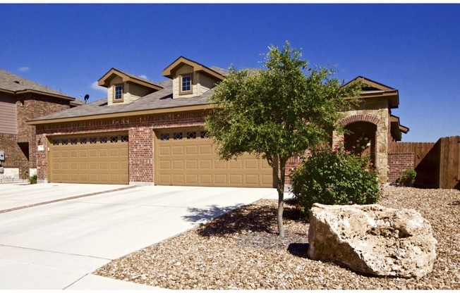 AVAILABLE NOW! LUXURY TOWNHOME LOCATED IN BASTROP, TEXAS!