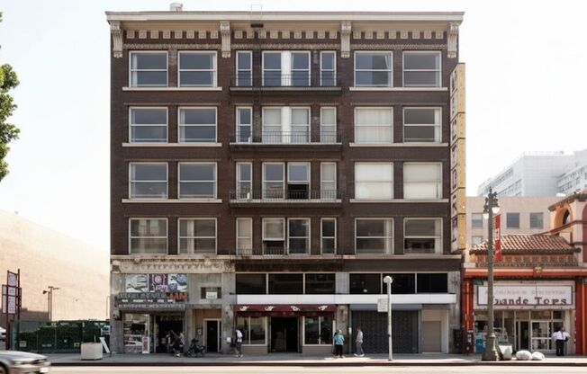 Victor Clothing Apartments