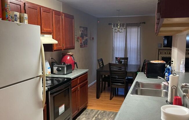 3 beds, 2.5 baths, $1,950