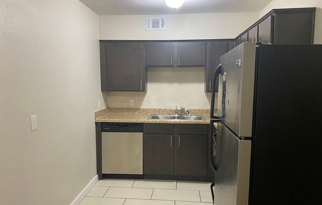1 bed, 1 bath, 600 sqft, $975, Unit 112