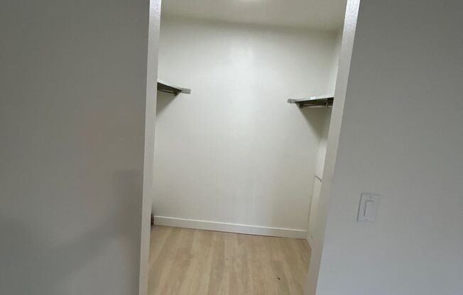 2 beds, 1 bath, 1,050 sqft, $995, Unit 215-302C