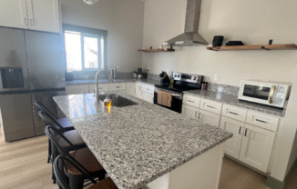 422 W 18 ST