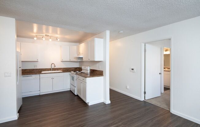 2 beds, 2 baths, 780 sqft, $2,595, Unit B100