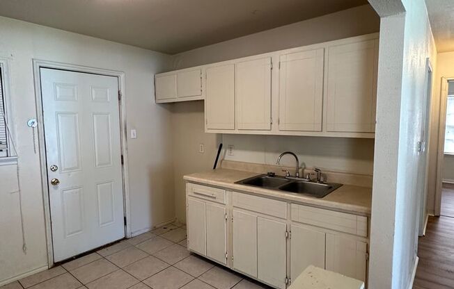 2 beds, 1 bath, $800