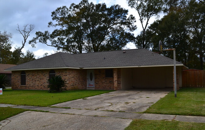 Charming 3 Bedroom 2 Bathroom Home in Secluded Neighborhood of Baker, LA
