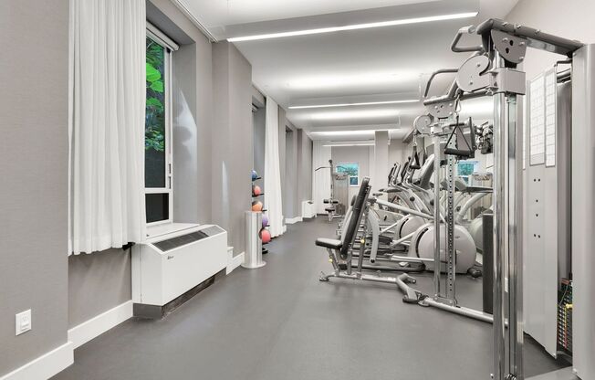 432 W 52 ST