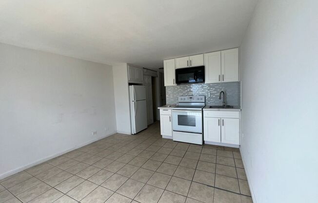 1 bed, 1 bath, $1,600, Unit A443