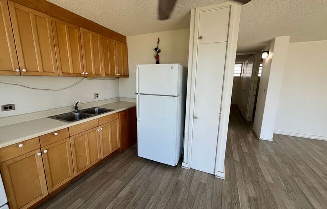 2 beds, 1 bath, $2,400