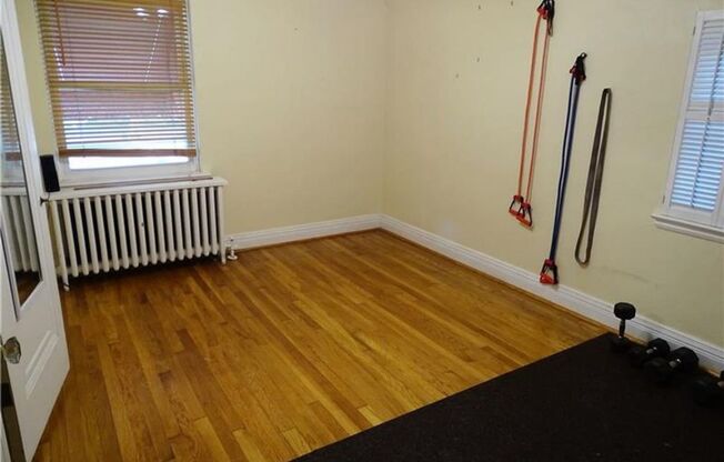 Beautiful 3 bedroom, 1.5 Bath in Mt. Lebanon!!