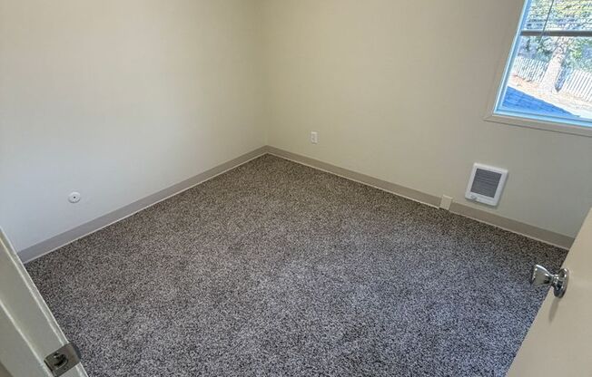 2 beds, 1 bath, $1,350, Unit 24
