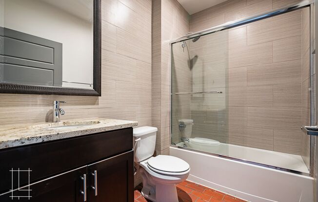 2 beds, 2 baths, $2,100, Unit 727 N. 4th St. Apt. 128