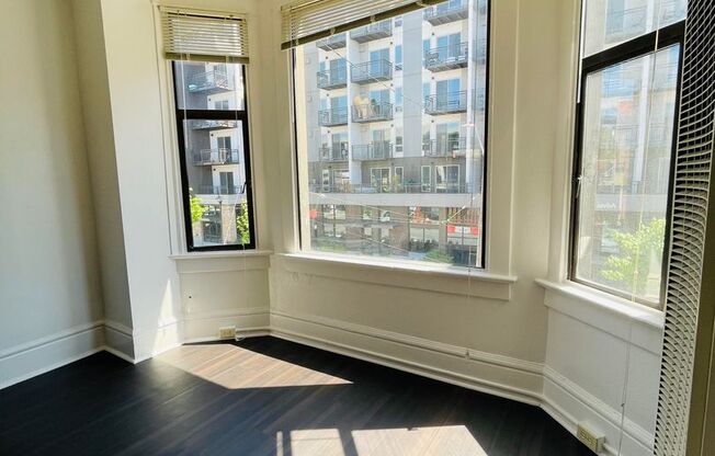 2 beds, 1 bath, 681 sqft, $2,095, Unit 419