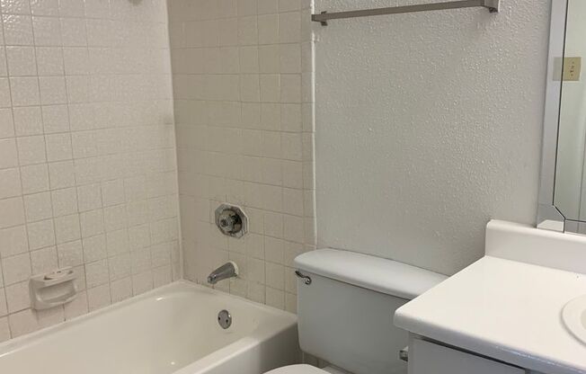 2 beds, 2 baths, 1,038 sqft, $1,085, Unit 2007