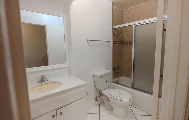2 beds, 2 baths, 940 sqft, $2,950, Unit 515