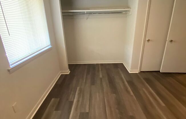 2 beds, 1 bath, $700, Unit Bldg 10 Apt H