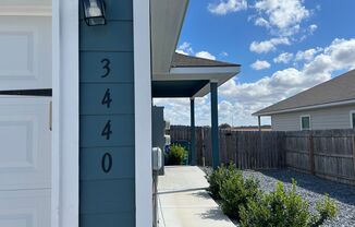 3 beds, 2 baths, $1,425, Unit 3440 Scott Circle