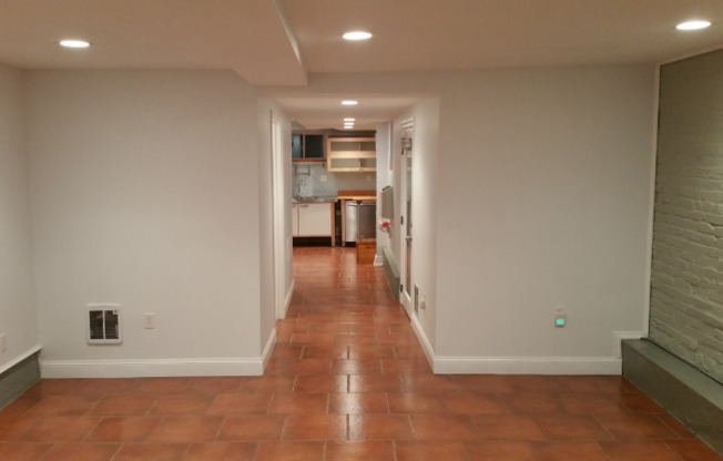 909 Monroe St NW Apt. B