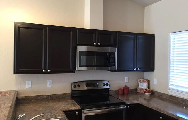 2 beds, 1.5 baths, 772 sqft, $1,300, Unit 1627