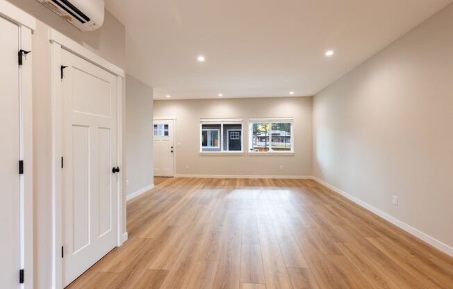 Newly Built 3 Bed, 2.5 Bath Cottage Homes with Free Wifi Internet