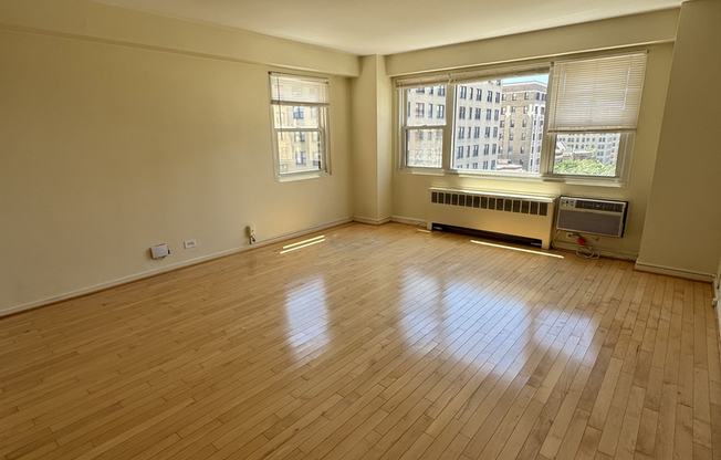 2909 N Sheridan Rd, Chicago IL 310