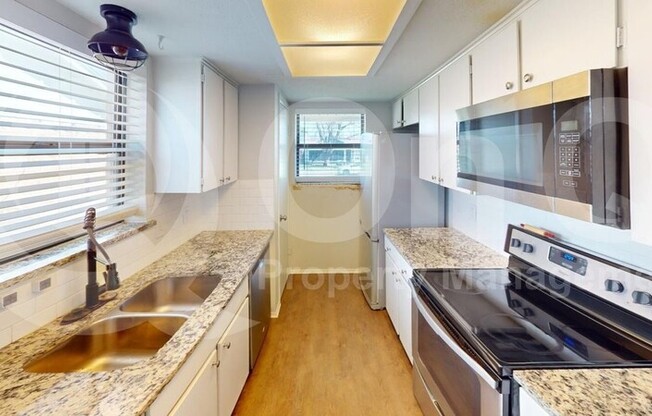 1021 BROOKSHIRE CIR