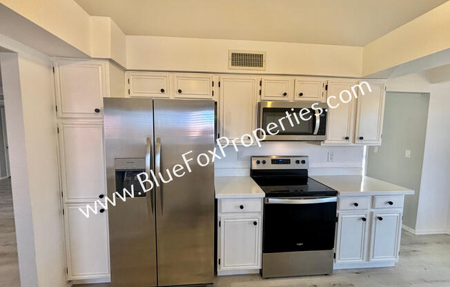 10502 N AUTUMN HL LN