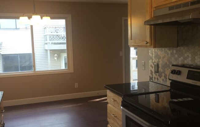 2 beds, 1 bath, 1,083 sqft, $1,500