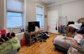 1744 W 18 ST