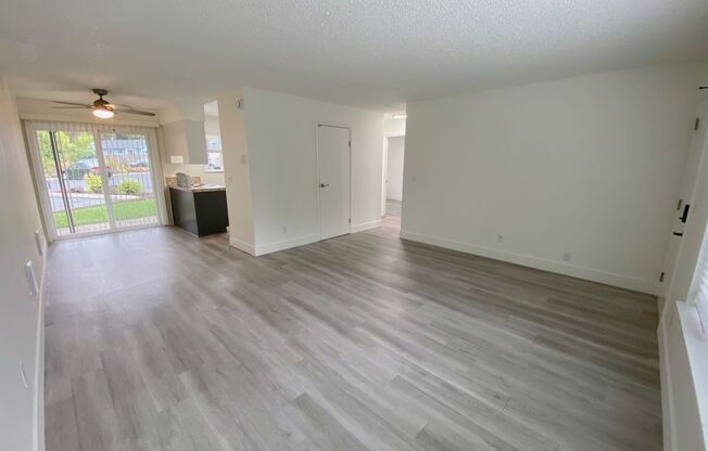 2 beds, 1 bath, 890 sqft, $1,555, Unit 43